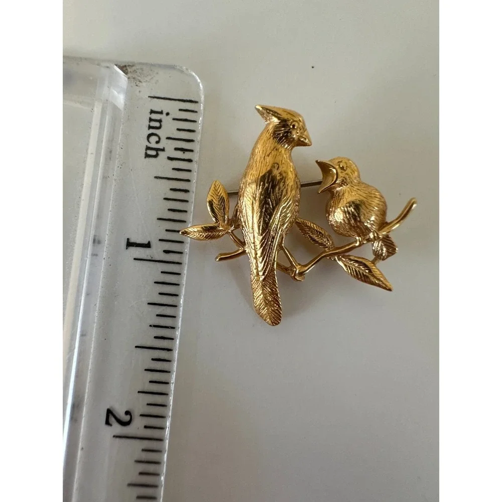 Krementz Brooch Birds Mother‎ Baby Pin Gold tone Beautiful Signed Vintage